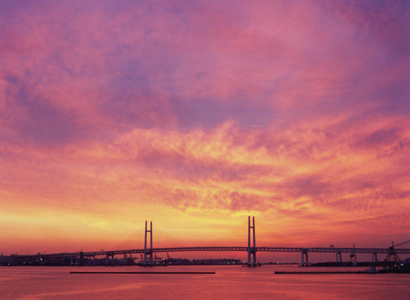 无人,横图,全景,室外,白天,正面,度假,海浪,海洋,美景,日落,太阳,天际线,城市风光,城市,大桥,立交桥,桥梁,神奈川,日本,亚洲,阴影,波纹,光线,影子,景观,浪花,水平线,晚霞,霞光,落日,高架,斜拉桥,桥,海平线,涟漪,横滨,横滨市,神奈川县,背光,娱乐,倒影,水纹,天空,阳光,海水,黄昏,波浪,天,享受,休闲,景色,彩霞,放松,倒映,逆光,海景,东亚,本州,首府,关东地方,本州岛,日本国,水晕,夕照,反照,大海,风浪,海,海水的波动,近岸浪,涌浪,夕阳,彩图,斜阳