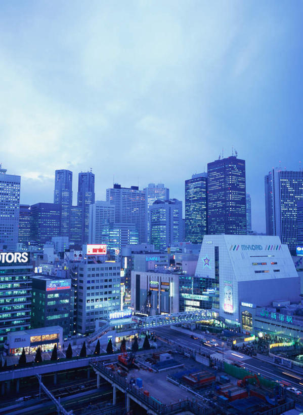 无人,高楼大厦,竖图,俯视,室外,夜晚,度假,美景,城市风光,城市,大厦,建筑,路,摩天大楼,铁路,夜景,车站,东京,日本,亚洲,阴影,光线,影子,景观,云,云朵,灯光,轨道,站台,交通,铁轨,新宿,云彩,娱乐,月台,白云,楼宇,享受,休闲,景色,放松,运输,东亚,本州,关东地方,本州岛,日本国,东京都,新宿区,县厅,东京市,彩图,高角度拍摄,大楼,高层建筑,高楼,摩天楼