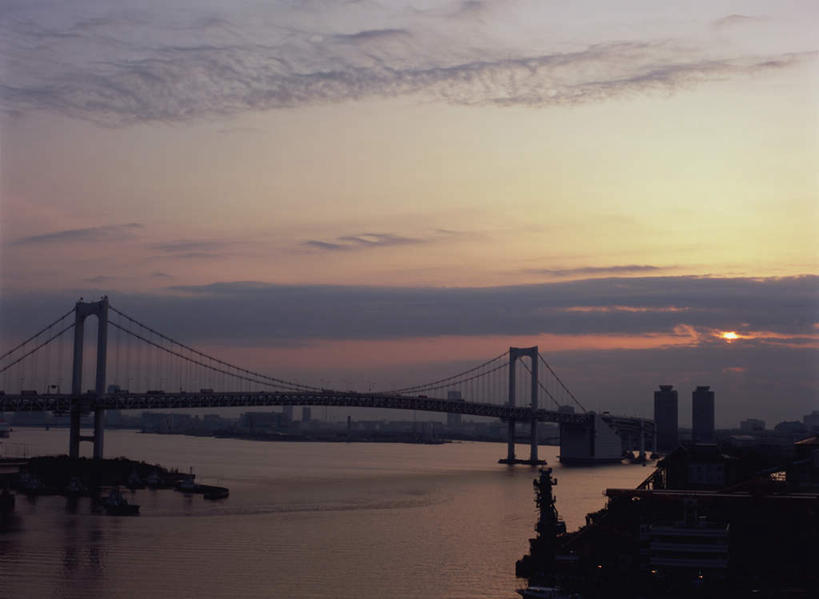 无人,高楼大厦,横图,室外,白天,正面,度假,海浪,海洋,美景,日落,城市风光,城市,大桥,大厦,建筑,立交桥,摩天大楼,桥梁,美国,阴影,波纹,光线,影子,景观,浪花,晚霞,霞光,云,云朵,落日,高架,纪念碑,斜拉桥,桥,涟漪,背光,云彩,娱乐,白云,倒影,水纹,阳光,海水,黄昏,楼宇,波浪,享受,休闲,景色,彩霞,放松,倒映,北美,北美洲,犹他州,美洲,逆光,海景,水晕,北亚美利加洲,亚美利加洲,犹他,蜂窝之州,蜂房州,彩虹桥国家纪念碑,彩虹桥纪念碑,夕照,反照,大海,风浪,海,海水的波动,近岸浪,涌浪,夕阳,彩图,大楼,高层建筑,高楼,摩天楼,斜阳