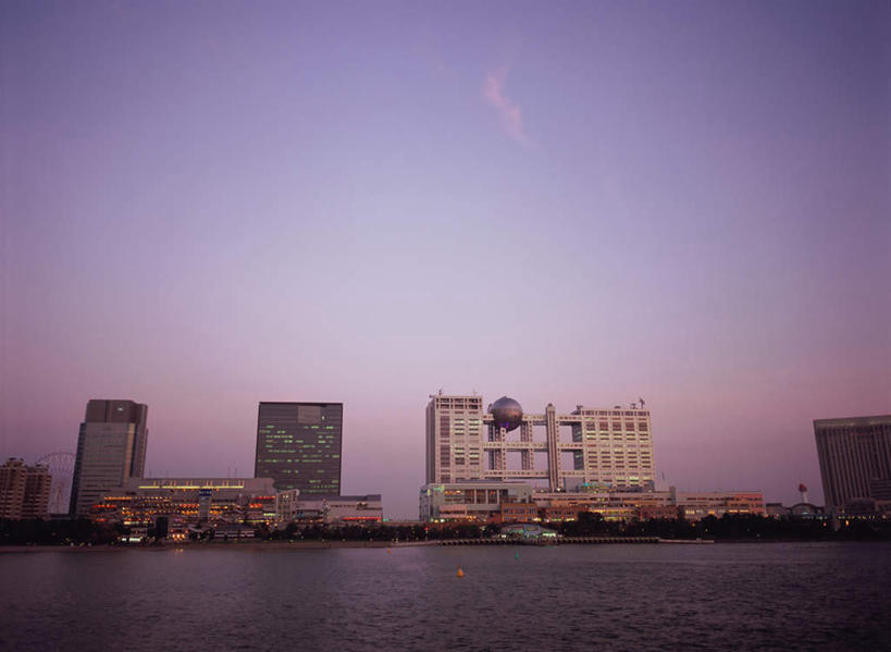 无人,高楼大厦,横图,室外,白天,正面,度假,海浪,海洋,美景,日落,窗户,城市风光,城市,大厦,建筑,摩天大楼,东京,日本,亚洲,阴影,波纹,光线,影子,墙,景观,浪花,晚霞,霞光,落日,涟漪,娱乐,玻璃窗,墙壁,墙面,倒影,水纹,阳光,海水,黄昏,楼宇,波浪,享受,休闲,景色,彩霞,放松,御台场,倒映,海景,东亚,本州,关东地方,本州岛,日本国,东京都,水晕,东京港,台场,夕照,反照,大海,风浪,海,海水的波动,近岸浪,涌浪,夕阳,彩图,大楼,高层建筑,高楼,摩天楼,斜阳