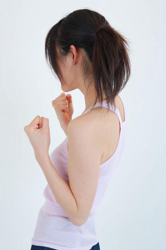 东方人,拳,一个人,站,竖图,室内,白天,白色背景,侧面,亚洲,仅一个年轻女性,仅一个女性,仅一个人,握,服装,注视,休闲装,黄种人,鼓励,衣服,观察,加油,看,手势,握拳,站着,休闲,休闲服,打气,握着,摄影,服饰,影棚,观看,察看,关注,鼓舞,年轻女性,女人,女性,亚洲人,拳头,半身,彩图,影棚拍摄,拍摄