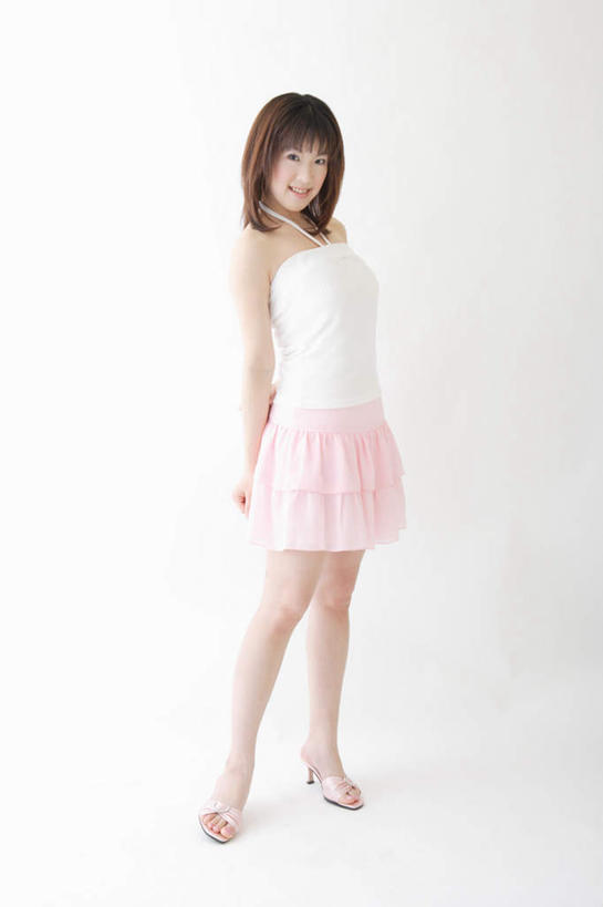 东方人,一个人,站,笑,微笑,露齿笑,竖图,室内,白天,白色背景,正面,裙子,亚洲,仅一个年轻女性,仅一个女性,仅一个人,连衣裙,服装,注视,休闲装,黄种人,衣服,抹胸,观察,看,站着,休闲,休闲服,摄影,服饰,影棚,观看,察看,关注,抹胸裙,年轻女性,女人,女性,亚洲人,彩图,全身,影棚拍摄,拍摄