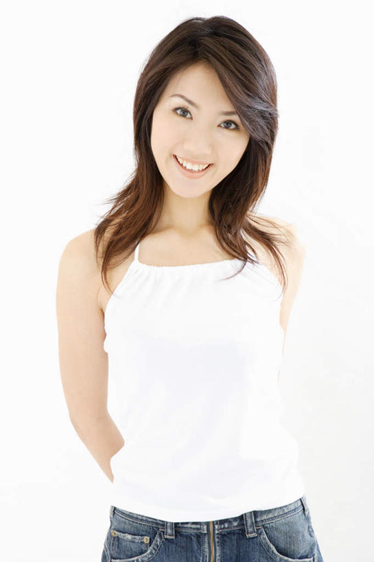 东方人,一个人,站,笑,微笑,露齿笑,竖图,室内,白天,白色背景,正面,亚洲,仅一个年轻女性,仅一个女性,仅一个人,服装,注视,休闲装,黄种人,衣服,观察,看,站着,休闲,休闲服,摄影,服饰,影棚,观看,察看,关注,年轻女性,女人,女性,亚洲人,半身,彩图,影棚拍摄,拍摄