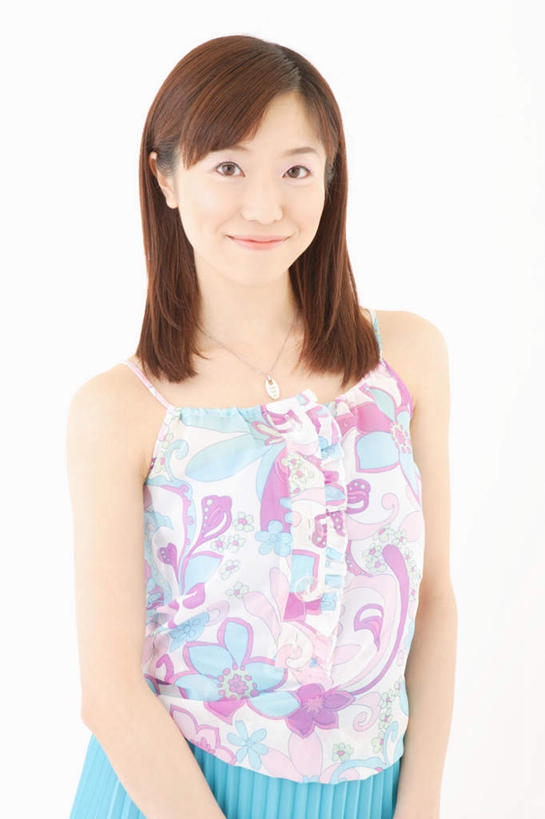 东方人,一个人,站,笑,微笑,竖图,室内,白天,白色背景,正面,裙子,亚洲,仅一个年轻女性,仅一个女性,仅一个人,连衣裙,服装,注视,休闲装,黄种人,衣服,观察,看,站着,休闲,休闲服,摄影,服饰,影棚,观看,察看,关注,年轻女性,女人,女性,亚洲人,半身,彩图,影棚拍摄,拍摄