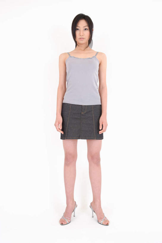 东方人,一个人,站,笑,微笑,竖图,室内,白天,白色背景,正面,裙子,吊带,亚洲,仅一个年轻女性,仅一个女性,仅一个人,服装,注视,吊带衫,休闲装,黄种人,衣服,观察,看,站着,休闲,休闲服,短裙,摄影,服饰,影棚,观看,半身裙,察看,关注,年轻女性,女人,女性,亚洲人,彩图,全身,影棚拍摄,拍摄