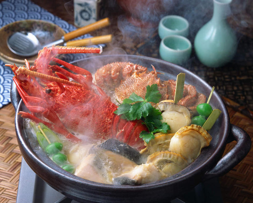 海鲜,清酒,无人,横图,俯视,室内,特写,白天,烹饪,桌面,桌子,杯子,蒸汽,螃蟹,砂锅,明虾,日本料理,料理,食品,酒类,水产,沙锅,菜肴,美食,玻璃制品,酒,酒瓶,食物,饮料,玻璃瓶,瓶子,水杯,日式料理,日式,摄影,佳肴,影棚,海产品,日式火锅,茶杯,彩图,高角度拍摄,影棚拍摄,拍摄,清酒瓶