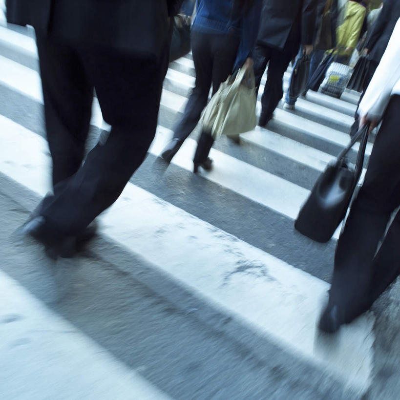 东方人,商务人士,商务男性,方图,室外,白天,衬衫,人行横道,亚洲,套装,朦胧,模糊,许多人,黄种人,背面,一群人,人行横道线,商务装,工薪阶层,男人,男性,年轻男性,亚洲人,白领,上班族,斑马线,半身,彩图,衬衣