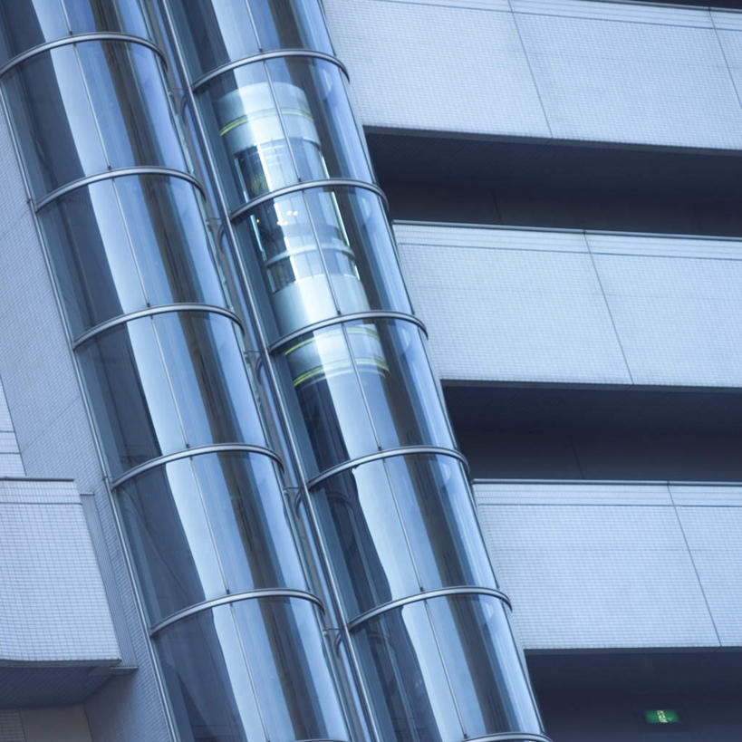 无人,高楼大厦,方图,室外,白天,仰视,度假,美景,城市风光,城市,大厦,电梯,建筑,摩天大楼,玻璃,透明,景观,娱乐,观光电梯,蓝色,蓝天,天空,天,享受,休闲,景色,放松,晴朗,万里无云,晴空,晴空万里,彩图,低角度拍摄,大楼,高层建筑,高楼,摩天楼