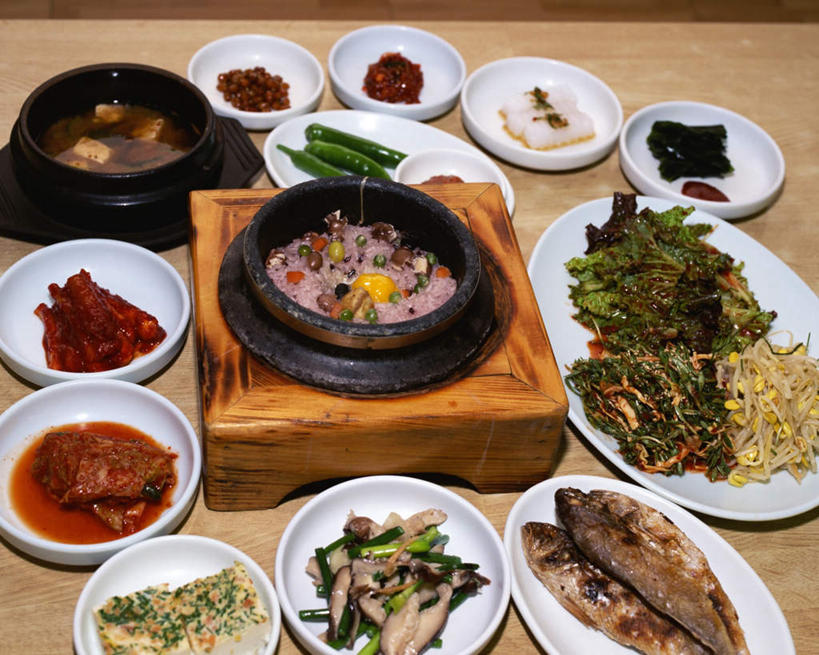 海鲜,泡菜,无人,横图,俯视,室内,特写,白天,烹饪,蔬菜,餐具,玻璃,一排,许多,新鲜,整齐,碟子,盘,料理,食品,韩式,水产,菜肴,美食,玻璃制品,食物,排列,盘子,容器,碟,碗,佳肴,有机食品,绿色食品,储藏,储存,队列,海产品,韩国料理,韩式料理,彩图,高角度拍摄,贮存