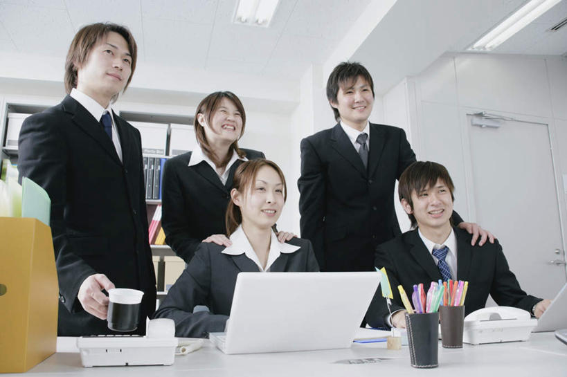 东方人,同事,商务人士,商务男性,商务女性,办公室,会议室,站,坐,笑,打电话,微笑,露齿笑,横图,室内,白天,正面,衬衫,成功,合作,团队,集体,信心,电脑,笔记本电脑,桌子,杯子,电话,笔筒,亚洲,五个人,一排,许多,握,套装,整齐,网络,笔,瓷器,办公桌,咖啡杯,陶瓷制品,许多人,拿,拿着,注视,黄种人,通讯设备,队伍,架子,排列,话筒,观察,看,站着,一群人,电话线,搭,握着,观看,察看,无线,领导,成就,搭着,队列,关注,瓷杯,通信设备,商务装,无线网络,合伙,领袖,文件架,无线上网,便携式电脑,工薪阶层,交流,手提电脑,男人,男性,年轻男性,年轻女性,女人,女性,亚洲人,白领,上班族,电话机,沟通,通话,站立,坐着,半身,彩图,衬衣