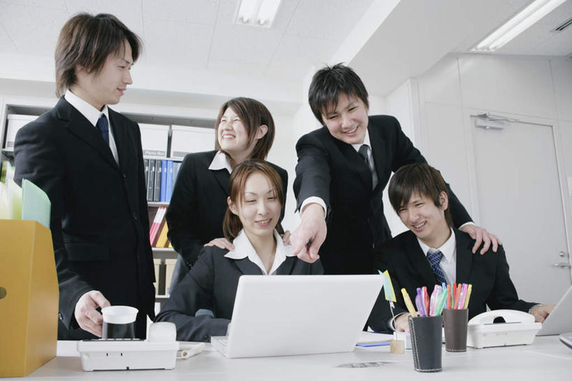 东方人,同事,商务人士,商务男性,商务女性,办公室,会议室,站,坐,笑,打电话,微笑,露齿笑,横图,室内,白天,正面,衬衫,成功,合作,团队,集体,信心,电脑,笔记本电脑,桌子,杯子,电话,笔筒,亚洲,五个人,一排,许多,握,指,套装,整齐,网络,笔,瓷器,办公桌,咖啡杯,陶瓷制品,许多人,拿,拿着,注视,黄种人,方向,通讯设备,队伍,架子,排列,话筒,观察,看,手势,站着,一群人,电话线,搭,握着,观看,察看,无线,领导,指向,成就,搭着,队列,关注,瓷杯,通信设备,商务装,无线网络,合伙,领袖,文件架,无线上网,便携式电脑,工薪阶层,交流,手提电脑,男人,男性,年轻男性,年轻女性,女人,女性,亚洲人,白领,上班族,电话机,沟通,通话,站立,坐着,半身,彩图,衬衣