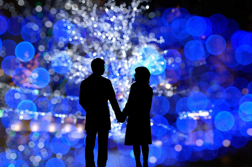 东方人,两个人,夫妻,站,握手,横图,室外,夜晚,爱情,幸福,霓虹灯,圣诞节,亚洲,节日,朦胧,模糊,庆祝,灯光,浪漫,依靠,注视,黄种人,文化,灯,背面,蓝色,白色,灯具,观察,看,靠,靠着,站着,庆典,温暖,温馨,射灯,恋人,观看,纪念,和睦,察看,照明设备,关注,剪影,眩晕,男人,男性,年轻男性,年轻女性,女人,女性,亚洲人,情侣,搀手,拉手,手拉手,手握手,站立,半身,彩图,伴侣,融洽