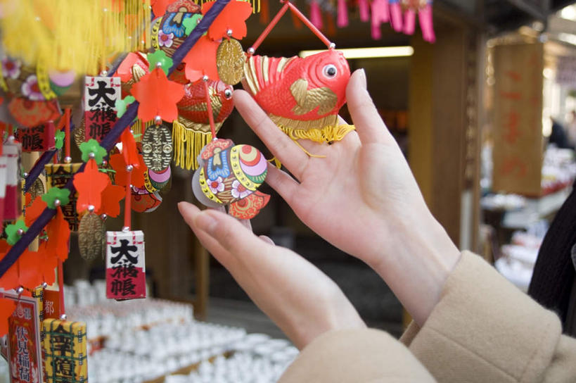 东方人,手,一个人,寺庙,摸,横图,室外,白天,正面,旅游,度假,名胜古迹,亚洲,仅一个年轻女性,仅一个女性,仅一个人,抚摸,握,服装,节日,日本文化,遗迹,燃烧,拿,拿着,休闲装,黄种人,古迹,文化,文物,娱乐,古建筑,装饰品,衣服,香火,工艺品,庙宇,祈祷,享受,休闲,健康,手部,休闲服,旅游胜地,放松,握着,许愿,宗教,服饰,信仰,纪念,祈求,古文明,平安,年轻女性,女人,女性,亚洲人,触摸,接触,半身,彩图,庙,寺,传统文化