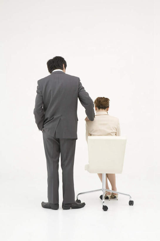 东方人,两个人,同事,商务人士,商务男性,商务女性,站,坐,竖图,室内,白天,白色背景,衬衫,成功,合作,团队,集体,信心,椅子,亚洲,套装,木椅,黄种人,队伍,背面,站着,摄影,影棚,搭肩,领导,成就,商务装,合伙,领袖,工薪阶层,双手抄兜,双手放兜,男人,男性,年轻男性,年轻女性,女人,女性,亚洲人,白领,上班族,插兜,两手抄兜,两手放兜,手插兜,手放口袋,站立,坐着,彩图,全身,影棚拍摄,衬衣,拍摄,手抄兜