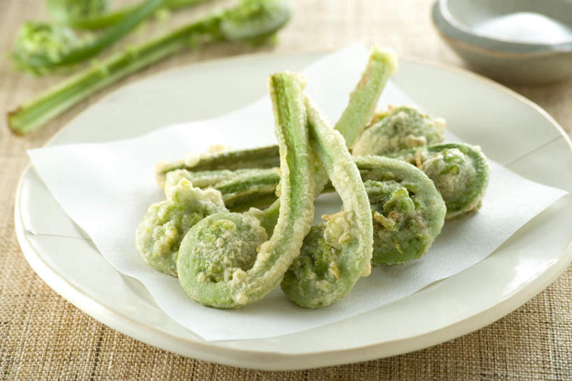 无人,横图,俯视,室内,特写,白天,烹饪,筷子,桌面,桌子,餐具,阴影,光线,木制,碟子,盘,影子,天妇罗,油炸,日本料理,食品,文化,传统,菜肴,美食,食物,盘子,木制品,碟,日式料理,佳肴,礼节,礼仪,进餐用具,彩图,高角度拍摄