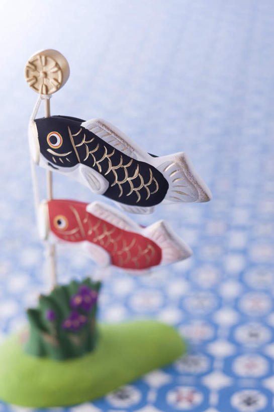 无人,竖图,俯视,室内,特写,白天,草地,草坪,植物,鲤鱼,旗帜,装饰,鱼,旗子,鱼类,草,绿色,摄影,影棚,华丽,修饰,点缀,衬托,美观,雅致,雅观,旌旗,旗号,杆子,鲤子,鲤拐子,彩图,高角度拍摄,影棚拍摄,拍摄