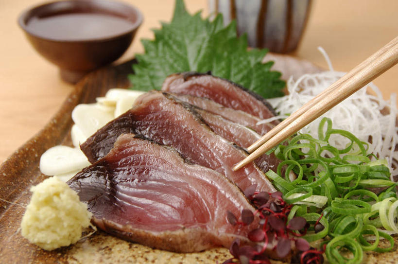 生鱼片,无人,横图,俯视,室内,特写,白天,烹饪,筷子,杯子,餐具,碟子,壶,盘,肉,鱼肉,日本料理,鱼片,料理,食品,酒壶,烧酒,文化,传统,菜肴,美食,肉类,水壶,食物,盘子,茶壶,酒杯,水杯,碟,日式料理,日式,摄影,佳肴,影棚,礼节,礼仪,肉食,沙西米,茶杯,进餐用具,彩图,高角度拍摄,影棚拍摄,拍摄,刺身