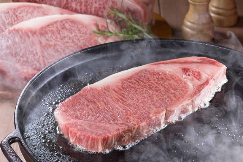 无人,横图,俯视,室内,特写,白天,烹饪,水,雾,餐具,沸腾,朦胧,模糊,蒸汽,碟子,盘,液体,水滴,调味,肉,香料,佐料,日本料理,牛排,牛肉,料理,食品,水蒸气,菜肴,美食,肉类,食物,盘子,碟,日式料理,日式,佳肴,迷迭香,配料,肉食,蒸发,海洋之露,作料,彩图,高角度拍摄