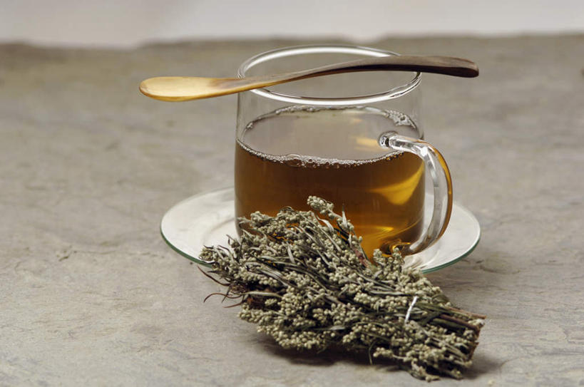 无人,横图,俯视,室内,特写,白天,幸福,植物,茶,桌面,桌子,杯子,餐具,阴影,朦胧,模糊,反射,木制,碟子,盘,影子,勺子,茶叶,黄草,草药,药草,饮品,娱乐,中药,盘子,木制品,水杯,调羹,碟,汤匙,花茶,享受,休闲,温馨,放松,乐趣,保健,养生,艾草,花草茶,舒适,药材,中草药,中药材,本草,香花茶,香片,熏花茶,艾蒿,艾绒,遏草,灸草,香艾,医草,茶杯,彩图,高角度拍摄