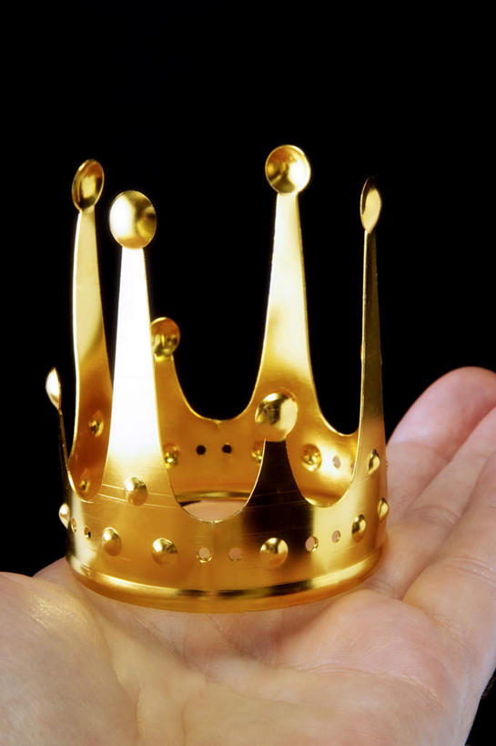 东方人,手,一个人,捧,竖图,室内,特写,白天,正面,皇冠,亚洲,仅一个人,黑色背景,黄种人,手部,金色,摄影,影棚,权威,高贵,一顶,权力,统治,亚洲人,王冠,端,端着,捧着,手捧,半身,彩图,影棚拍摄,拍摄