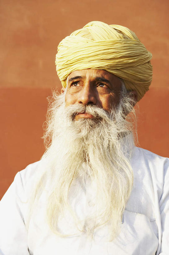 东方人,胡须,一个人,站,竖图,室外,白天,正面,民族服装,亚洲,仅一个男性,仅一个人,头巾,注视,黄种人,观察,看,站着,仅一个老年男性,观看,察看,关注,老年男性,男人,男性,亚洲人,印度人,山羊胡,胡子,站立,半身,彩图,传统服装,民俗服