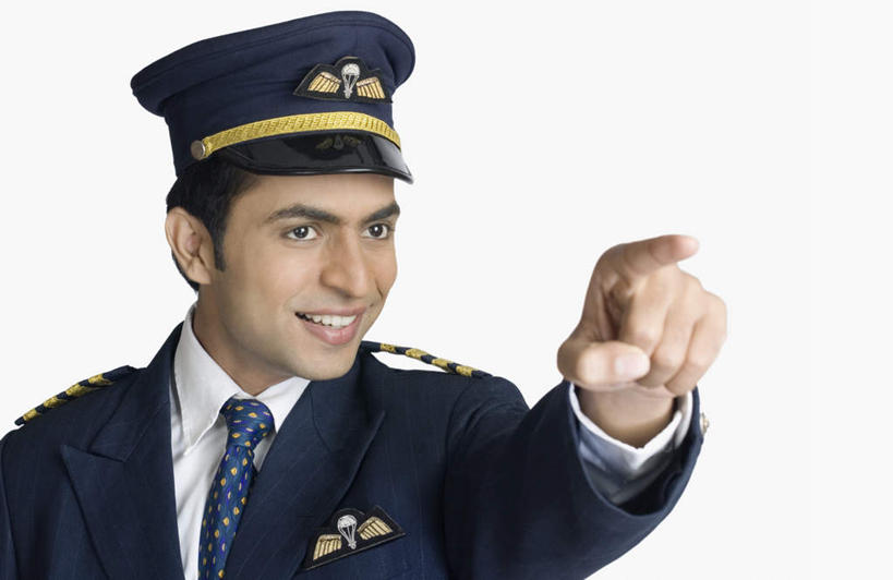 脸,头,脸颊,手,一个人,站,笑,微笑,露齿笑,横图,室外,特写,白天,白色背景,正面,工作服,制服,亚洲,仅一个男性,仅一个人,指,注视,方向,肩膀,仅一个年轻男性,观察,看,手势,站着,手部,摄影,军帽,影棚,观看,单手,军人,察看,指向,食指,关注,军服,工作制服,男人,男性,年轻男性,亚洲人,印度人,头部,脸部,脸蛋,面部,站立,彩图,全身,影棚拍摄,工作套服,拍摄