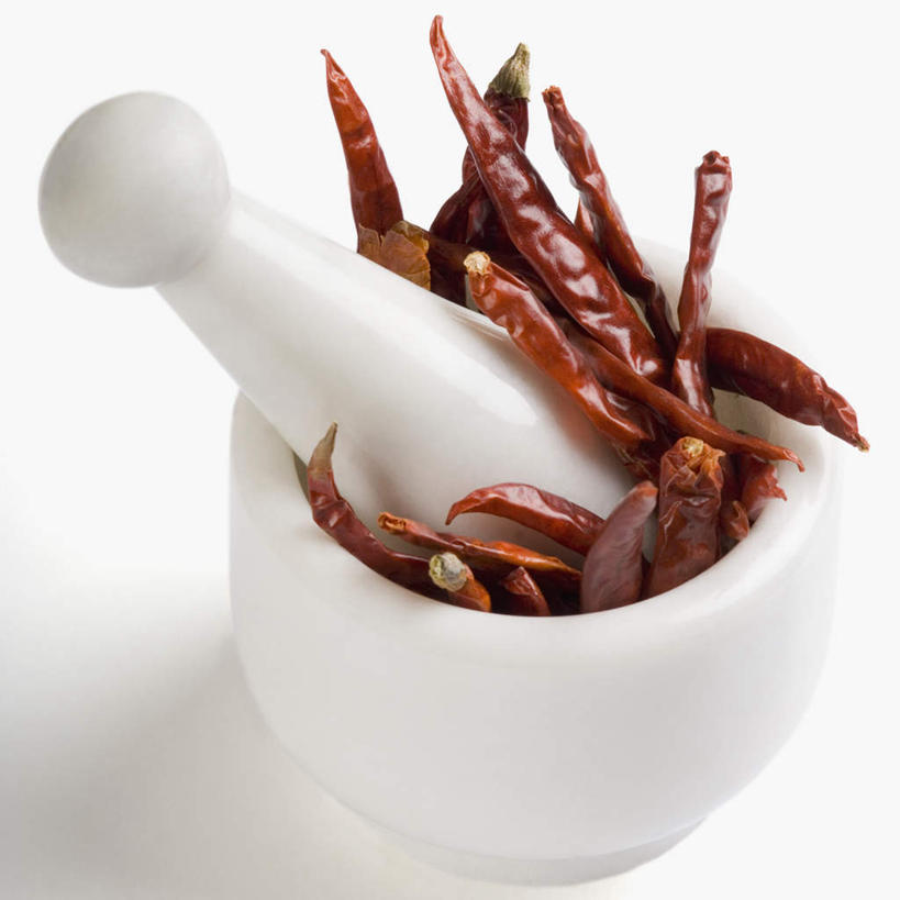 无人,横图,俯视,室内,特写,白天,白色背景,辣椒,蔬菜,一堆,许多,阴影,堆叠,堆积,新鲜,影子,食品,食物,器皿,摄影,有机食品,绿色食品,影棚,堆,研磨,臼杵,辣角,红海椒,大椒,辣虎,广椒,研杵,研钵,臼,辣子,红辣椒,海椒,番椒,彩图,高角度拍摄,影棚拍摄,拍摄