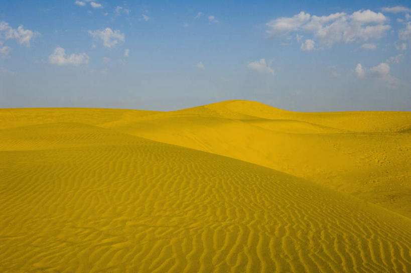 无人,横图,室外,白天,正面,旅游,度假,美景,沙漠,印度,亚洲,纹路,纹理,景观,云,云朵,云彩,娱乐,蓝色,白云,蓝天,天空,自然,天,享受,休闲,景色,放松,晴朗,自然风光,南亚,肌理,首府,拉贾斯坦邦,拉贾斯坦,印度共和国,红粉之城,斋普尔,大漠,砂漠,晴空,彩图