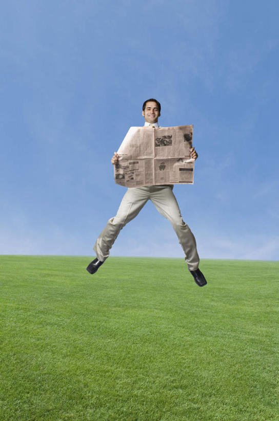 一个人,无人,商务人士,商务男性,笑,微笑,露齿笑,竖图,室内,白天,正面,衬衫,阅读,数码,科技,草地,草坪,植物,报纸,亚洲,仅一个男性,仅一个人,握,学习,阴影,套装,网络,云,云朵,高光,几何,计算机图形,拿,合成,云彩,拿着,草,仅一个年轻男性,绿色,白云,蓝天,天空,天,看,腾空,浏览,握着,电脑合成图,数码合成图,商务装,工薪阶层,男人,男性,年轻男性,亚洲人,印度人,白领,上班族,彩图,全身,衬衣