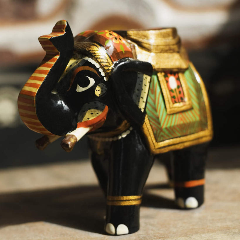 无人,站,横图,俯视,室内,特写,白天,游戏,哺乳动物,大象,野生动物,静物,玩具,纺织品,木雕,雕塑,阴影,朦胧,模糊,艺术,装饰,编织,反射,雕刻,雕像,毛毯,毯子,影子,手工艺品,织物,玩,注视,娱乐,纺织,一只,动物,工艺品,垫子,观察,看,站着,休闲,温暖,益智,观看,活动,纪念,华丽,修饰,美术,点缀,察看,发泄,关注,消遣,智力,主题,陈列,功能,美学,宣泄,衬托,美观,雅致,雅观,壁毯,挂毯,象,玩耍,嬉戏,站立,彩图,高角度拍摄