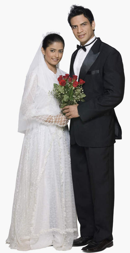 两个人,夫妻,站,笑,微笑,露齿笑,竖图,室内,白天,白色背景,侧面,婚纱,衬衫,西装,爱情,婚礼,快乐,幸福,纯洁,热情,玫瑰,亚洲,握,套装,正装,庆祝,盛开,玫瑰花,领带,结婚,浪漫,拿,花蕾,拿着,注视,职业装,花,花瓣,花朵,鲜花,花苞,花蕊,观察,看,站着,温暖,温馨,喜庆,恩爱,握着,恋人,摄影,影棚,观看,纪念,和睦,察看,关注,感动,尊敬,天真,刺玫花,徘徊花,男人,男性,年轻男性,年轻女性,女人,女性,亚洲人,印度人,情侣,站立,彩图,全身,影棚拍摄,衬衣,婚礼服,礼服,高兴,拍摄,伴侣,融洽