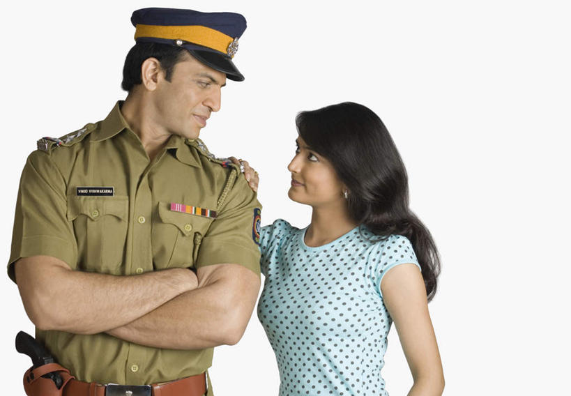 两个人,夫妻,站,笑,双手交叉,微笑,横图,室外,白天,白色背景,正面,工作服,制服,爱情,亚洲,服装,浪漫,注视,休闲装,衣服,观察,看,站着,休闲,休闲服,恩爱,恋人,摄影,服饰,军帽,影棚,观看,对视,军人,察看,双手抱胸,关注,军服,工作制服,男人,男性,年轻男性,年轻女性,女人,女性,亚洲人,印度人,情侣,站立,半身,彩图,影棚拍摄,工作套服,拍摄,伴侣