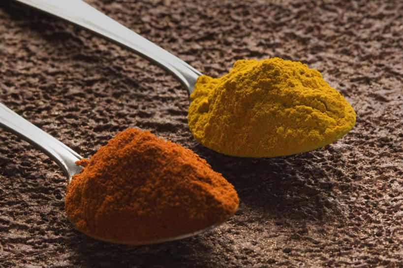 咖哩,无人,横图,俯视,室内,特写,白天,烹饪,金属制品,一堆,一排,堆叠,堆积,整齐,金属,粉末,勺子,调料,调味,香料,佐料,料理,食品,调味品,调味料,咖喱,菜肴,美食,食物,排列,两个,调羹,汤匙,粉,佳肴,堆,辣椒粉,配料,队列,作料,粉状,彩图,高角度拍摄