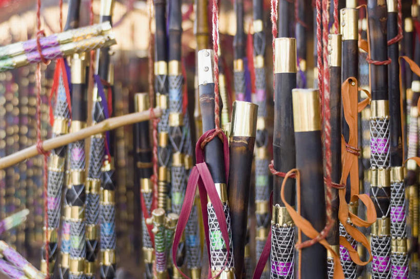 无人,商店,横图,室外,特写,白天,正面,购物,消费,静物,一排,整齐,装饰,棒子,丝绸,丝带,缎带,商铺,绸带,排列,金融,华丽,修饰,点缀,队列,选购,贸易,衬托,美观,雅致,雅观,血拼,市肆,商号,彩图,店铺