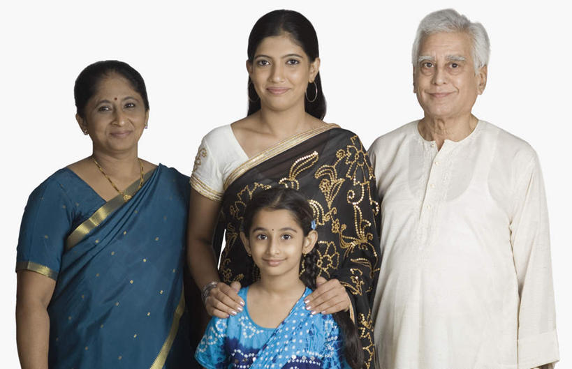 儿童,老年人,四个人,夫妻,母亲,父亲,女儿,祖母,祖父,三代同堂,站,横图,室内,白天,白色背景,正面,民族服装,爱情,纯洁,亚洲,浪漫,注视,祖孙三代,小孩,观察,看,站着,温暖,温馨,父女,母女,恩爱,父爱,可爱,母爱,童年,童趣,恋人,摄影,服饰,影棚,奶奶,爷爷,观看,飘逸,祖孙,和睦,察看,庄重,关注,追求,童真,烂漫,无邪,外婆,外孙女,外祖母,外公,外祖父,纱丽,雅致,纱丽服,清婉,妍丽,天真,老年男性,老年女性,男人,男性,年轻女性,女孩,女人,女性,亚洲人,印度人,孩子,年轻人,夫妇,情侣,全家福,孙女,站立,半身,彩图,影棚拍摄,传统服装,民俗服,拍摄,伴侣,融洽,女生,爸爸,多代同堂,妈妈,奢华