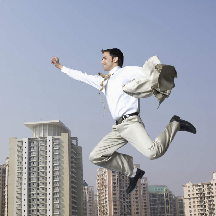 一个人,商务人士,商务男性,高楼大厦,跳,伸展双臂,横图,室外,白天,仰视,衬衫,办公楼,天际线,大厦,建筑,摩天大楼,写字楼,亚洲,仅一个男性,仅一个人,握,阴影,套装,光线,影子,半空,拿,拿着,注视,仅一个年轻男性,蓝色,蓝天,天空,阳光,楼宇,天,观察,看,商务楼,握着,晴朗,观看,察看,关注,商务装,工薪阶层,万里无云,男人,男性,年轻男性,亚洲人,印度人,白领,上班族,晴空,晴空万里,敞开双臂,伸开双臂,跳跃,展开双肩,张开手臂,张开双臂,彩图,低角度拍摄,全身,衬衣,大楼,高层建筑,高楼,摩天楼