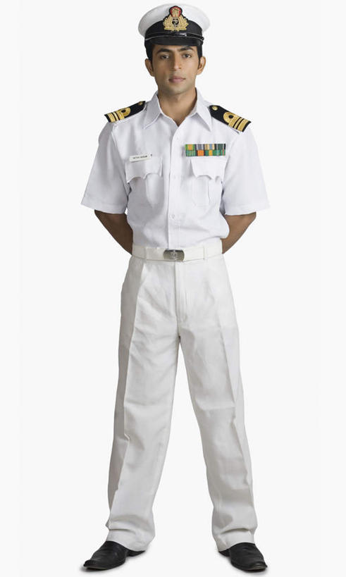 一个人,警察,警卫,站,竖图,室内,白天,白色背景,正面,工作服,制服,亚洲,仅一个男性,仅一个人,注视,仅一个年轻男性,观察,看,站着,摄影,影棚,观看,察看,关注,背手,工作制服,男人,男性,年轻男性,亚洲人,印度人,保安,警卫员,看守,卫兵,站立,彩图,全身,影棚拍摄,工作套服,拍摄