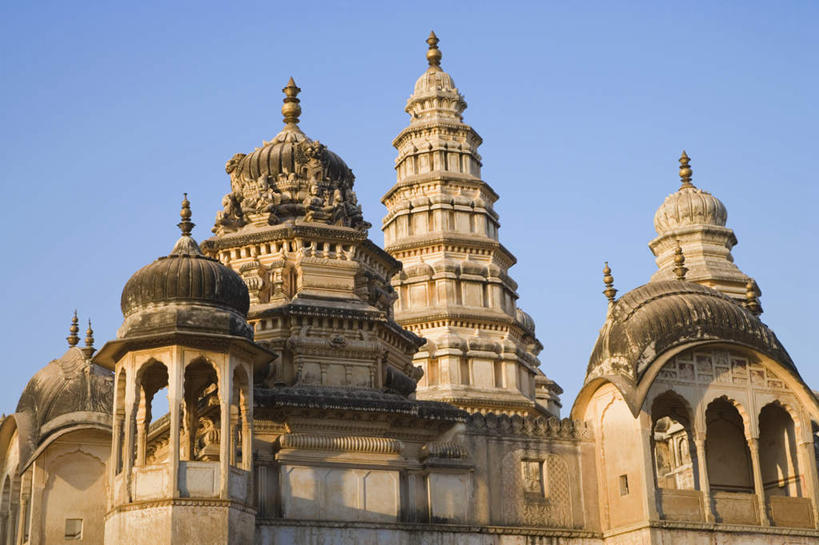 无人,寺庙,横图,室外,白天,仰视,旅游,度假,石头,名胜古迹,标志建筑,地标,建筑,印度,亚洲,阴影,节日,遗迹,光线,石子,影子,墙,燃烧,古迹,文化,文物,娱乐,建设,古建筑,墙壁,墙面,蓝色,蓝天,天空,阳光,香火,庙宇,天,祈祷,享受,休闲,健康,旅游胜地,放松,许愿,宗教,信仰,晴朗,纪念,祈求,南亚,古文明,万里无云,拉贾斯坦邦,拉贾斯坦,印度共和国,平安,石块,晴空,晴空万里,彩图,低角度拍摄,庙,寺