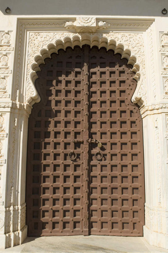 无人,家,宫殿,竖图,室外,白天,正面,别墅,门,金属制品,印度,亚洲,阴影,花纹,装饰,光线,金属,影子,房屋,墙,屋子,公寓,洋房,楼房,墙壁,墙面,住宅,阳光,门框,华丽,修饰,点缀,南亚,豪宅,拉贾斯坦邦,拉贾斯坦,印度共和国,衬托,美观,雅致,雅观,彩图,房子