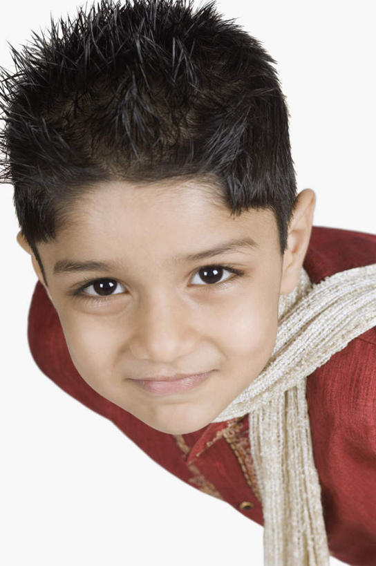 儿童,脸,头,脸颊,一个人,站,笑,微笑,竖图,室内,特写,白天,白色背景,正面,民族服装,纯洁,亚洲,仅一个男性,仅一个人,服装,装饰,注视,小孩,衣服,围巾,观察,看,站着,仅一个小孩,温暖,可爱,童年,童趣,摄影,服饰,影棚,围脖,观看,保暖,华丽,点缀,察看,衣着,御寒,穿着,关注,童真,烂漫,无邪,衬托,美观,雅致,雅观,衣饰,天真,男孩,男人,男性,亚洲人,印度人,孩子,头部,脸部,脸蛋,面部,站立,半身,彩图,影棚拍摄,传统服装,民俗服,拍摄,男生