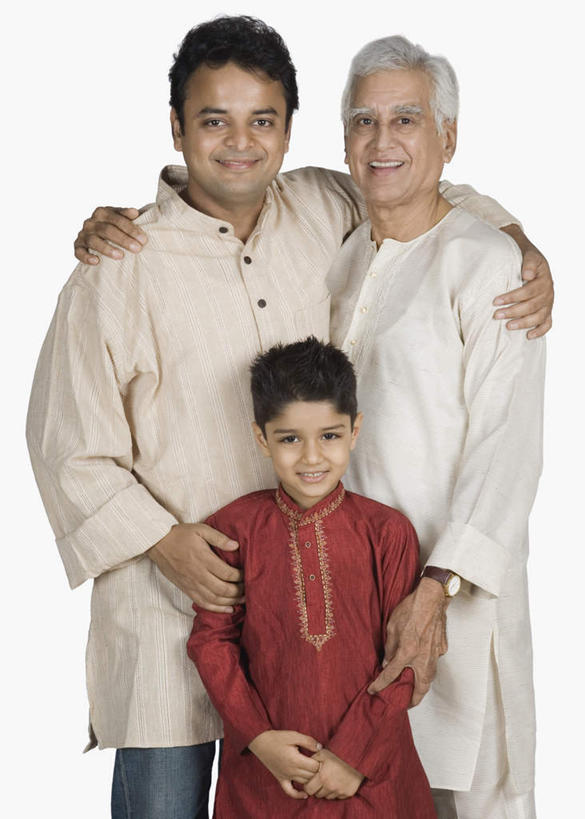 儿童,老年人,三个人,父亲,儿子,祖父,三代同堂,站,抱,笑,微笑,露齿笑,竖图,室内,白天,白色背景,正面,民族服装,纯洁,亚洲,服装,注视,祖孙三代,小孩,衣服,观察,看,站着,温暖,温馨,父子,父爱,可爱,童年,童趣,摄影,服饰,影棚,爷爷,抱着,观看,祖孙,和睦,察看,搂着,衣着,穿着,关注,童真,烂漫,无邪,外公,外祖父,外孙,外孙子,衣饰,天真,老年男性,男孩,男人,男性,年轻男性,亚洲人,印度人,孩子,年轻人,全家福,孙子,怀抱,搂,搂抱,相抱,拥抱,站立,半身,彩图,影棚拍摄,传统服装,民俗服,拍摄,融洽,男生,爸爸,多代同堂