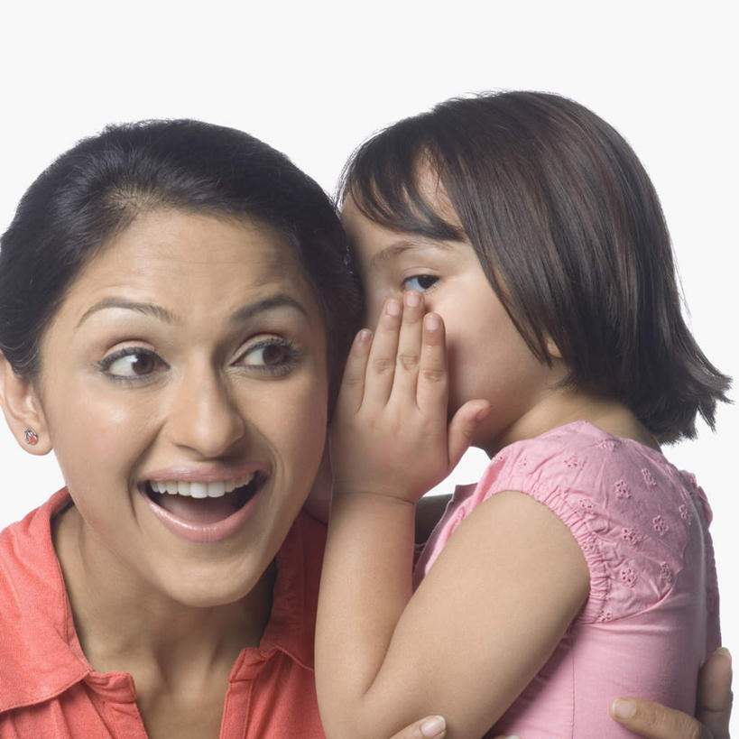 儿童,脸,头,脸颊,两个人,家庭,母亲,女儿,站,笑,说,微笑,露齿笑,横图,室内,特写,白天,白色背景,正面,讨论,纯洁,亚洲,服装,注视,休闲装,小孩,衣服,观察,看,站着,休闲,温暖,温馨,悄悄话,母女,一家人,休闲服,可爱,母爱,童年,童趣,摄影,服饰,影棚,观看,和睦,察看,关注,耳语,童真,烂漫,无邪,交流,天真,年轻女性,女孩,女人,女性,亚洲人,印度人,孩子,年轻人,头部,脸部,脸蛋,面部,沟通,讲话,交谈,商讨,说话,谈话,站立,半身,彩图,影棚拍摄,拍摄,融洽,女生