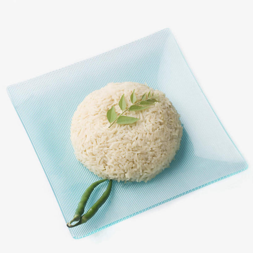 米饭,无人,横图,俯视,室内,特写,白天,烹饪,桌面,桌子,餐具,叶子,朦胧,模糊,装饰,木制,碟子,盘,谷类,谷物,料理,食品,绿叶,饭,米,菜肴,美食,食物,一个,盘子,木制品,碟,嫩叶,佳肴,单个,华丽,修饰,点缀,五谷,香米,衬托,美观,雅致,雅观,印度菜,印度料理,印度香米,巴斯马蒂大米,巴斯马蒂香米,香稻,叶,叶片,彩图,高角度拍摄