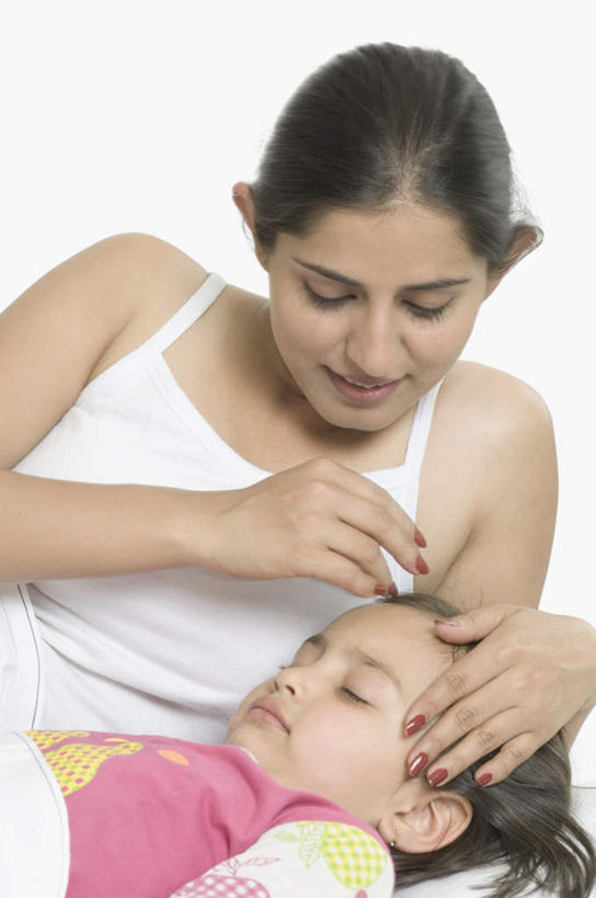 儿童,两个人,家庭,母亲,女儿,躺,闭眼,摸,睡,竖图,室内,白天,白色背景,正面,纯洁,亚洲,撑,抚摸,服装,注视,休闲装,小孩,衣服,观察,看,休闲,温暖,温馨,母女,一家人,休闲服,可爱,母爱,童年,童趣,摄影,服饰,影棚,观看,和睦,察看,撑着,关注,童真,烂漫,无邪,天真,年轻女性,女孩,女人,女性,亚洲人,印度人,孩子,年轻人,闭眼睛,闭着眼,闭着眼睛,触摸,接触,困,困觉,寝息,睡觉,躺着,半身,彩图,影棚拍摄,拍摄,融洽,女生