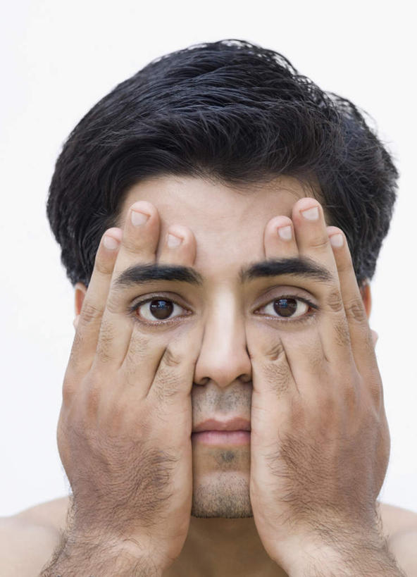 脸,头,眼睛,脸颊,眉毛,睫毛,手,一个人,竖图,室内,特写,白天,白色背景,正面,亚洲,瞳孔,仅一个男性,仅一个人,注视,仅一个年轻男性,观察,看,手部,遮,眼部,摄影,影棚,观看,察看,遮挡,关注,遮盖,遮蔽,男人,男性,年轻男性,亚洲人,印度人,头部,睫,脸部,脸蛋,眉,面部,眼,眼睫毛,眼眉,半身,彩图,影棚拍摄,拍摄,眼眉毛