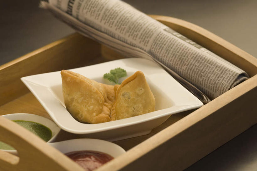 面食,无人,横图,俯视,室内,特写,白天,烹饪,中餐,阅读,桌面,桌子,芹菜,蔬菜,西红柿,报纸,学习,新鲜,木制,粉末,陶瓷,调料,酱料,酱汁,面粉,佐料,料理,食品,饺子,面点,陶瓷制品,调味品,粮食,调味料,酱,小吃,菜肴,美食,食物,木制品,容器,碗,看,中式,粉,浏览,摄影,佳肴,有机食品,绿色食品,荷兰芹,欧芹,香芹,影棚,储藏,农产品,储存,水饺,原材料,法香,巴西利,洋香菜,洋芫荽,法国香菜,旱芹菜,番荽,粉状,印度菜,印度料理,番茄,彩图,高角度拍摄,影棚拍摄,拍摄,贮存