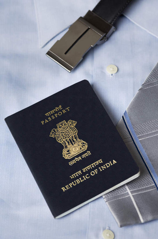 无人,竖图,俯视,室内,特写,白天,钱,桌面,桌子,静物,木制,英文,标志,钱币,文字,字符,字母,标识,木制品,钞票,金融,纸币,摄影,影棚,经济,英文字母,护照,流通,纸钞,贸易,货币,现金,硬币,彩图,高角度拍摄,影棚拍摄,拍摄