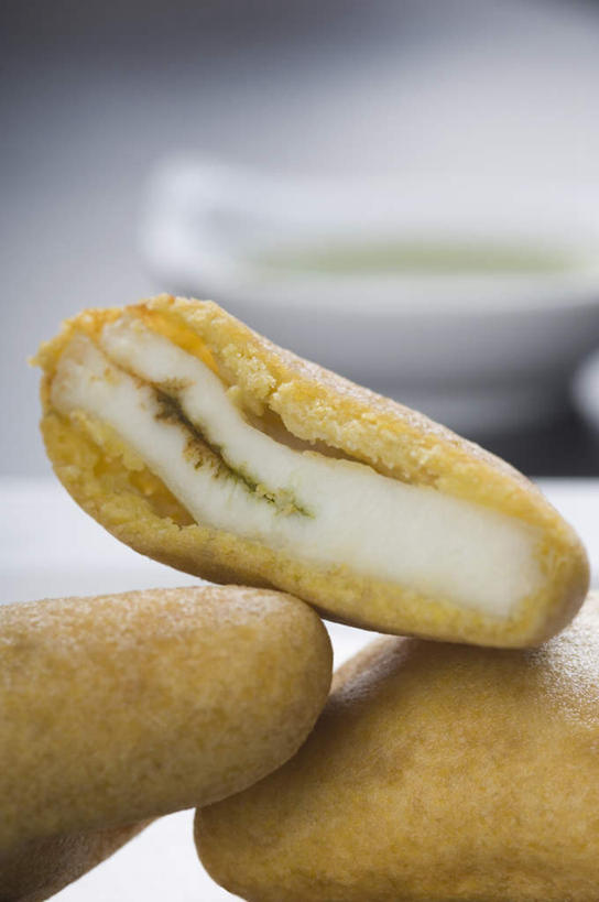 点心,面包,无人,竖图,室内,特写,白天,正面,桌面,桌子,灰色背景,朦胧,模糊,木制,陶瓷,食品,面点,陶瓷制品,食物,糕点,一个,木制品,容器,碗,摄影,影棚,单个,储藏,储存,彩图,影棚拍摄,拍摄,贮存