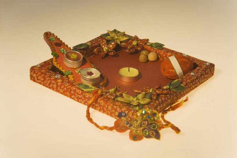 无人,横图,俯视,室内,特写,白天,桌面,桌子,静物,蜡烛,阴影,装饰,光线,木制,火焰,影子,烛光,燃烧,装饰品,木制品,绳子,饰品,手链,首饰,点燃,摄影,手镯,影棚,绳索,华丽,修饰,点缀,镯子,衬托,美观,雅致,雅观,彩图,高角度拍摄,影棚拍摄,拍摄