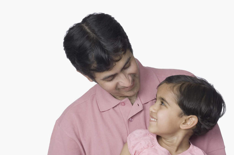 儿童,脸,头,脸颊,两个人,家庭,父亲,女儿,抱,笑,微笑,露齿笑,横图,室内,特写,白天,白色背景,正面,纯洁,亚洲,服装,注视,休闲装,小孩,衣服,观察,看,休闲,温暖,温馨,父女,一家人,休闲服,父爱,可爱,童年,童趣,摄影,服饰,影棚,抱着,观看,和睦,察看,搂着,关注,童真,烂漫,无邪,天真,男人,男性,年轻男性,女孩,亚洲人,印度人,孩子,年轻人,头部,脸部,脸蛋,面部,搂,搂抱,半身,彩图,影棚拍摄,拍摄,融洽,女生